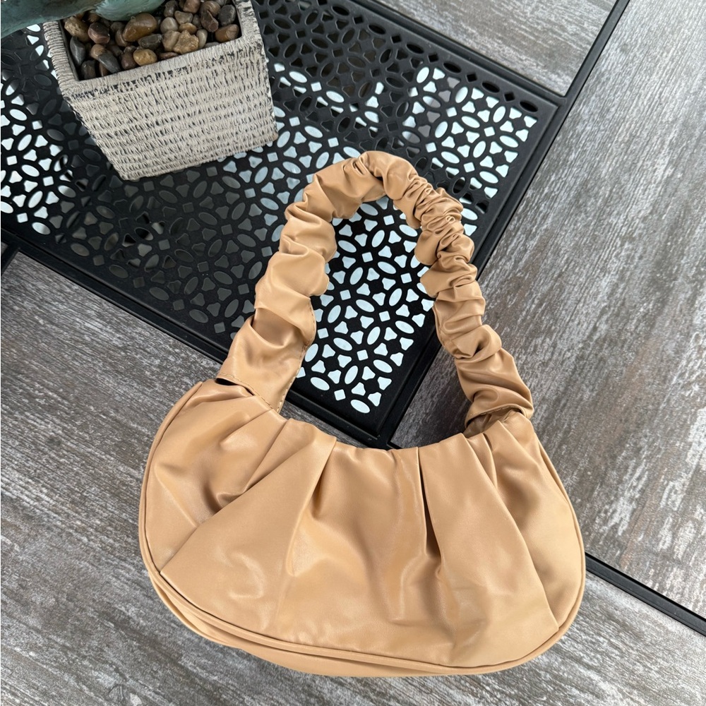 Tan Ruched Bag🤍